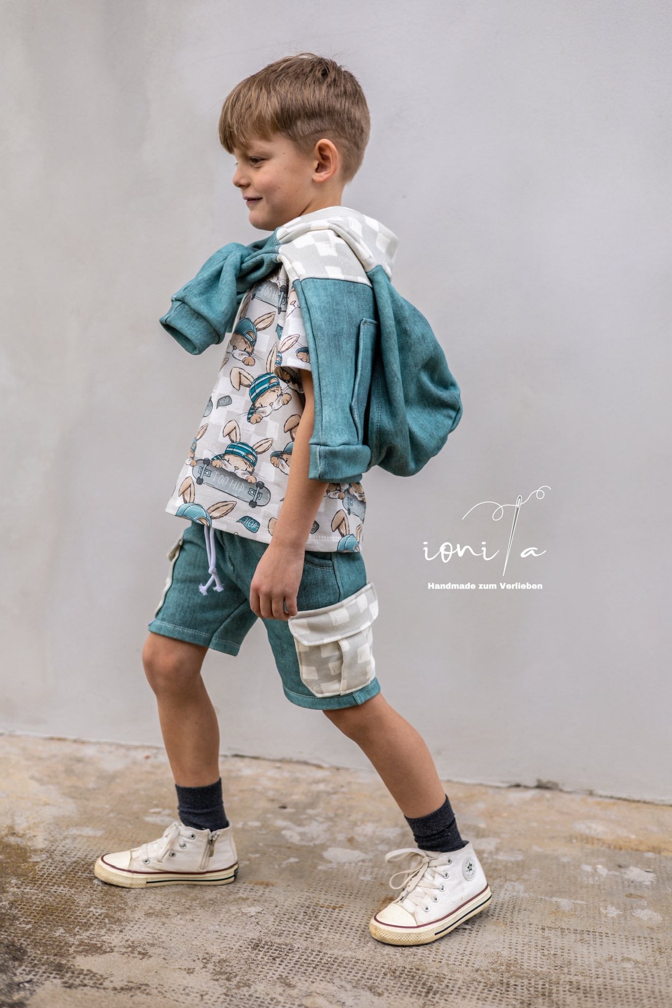 Skate Bunny Vibes Grau – Kinderstoff mit Hasen | verschiedene Stoffarten
