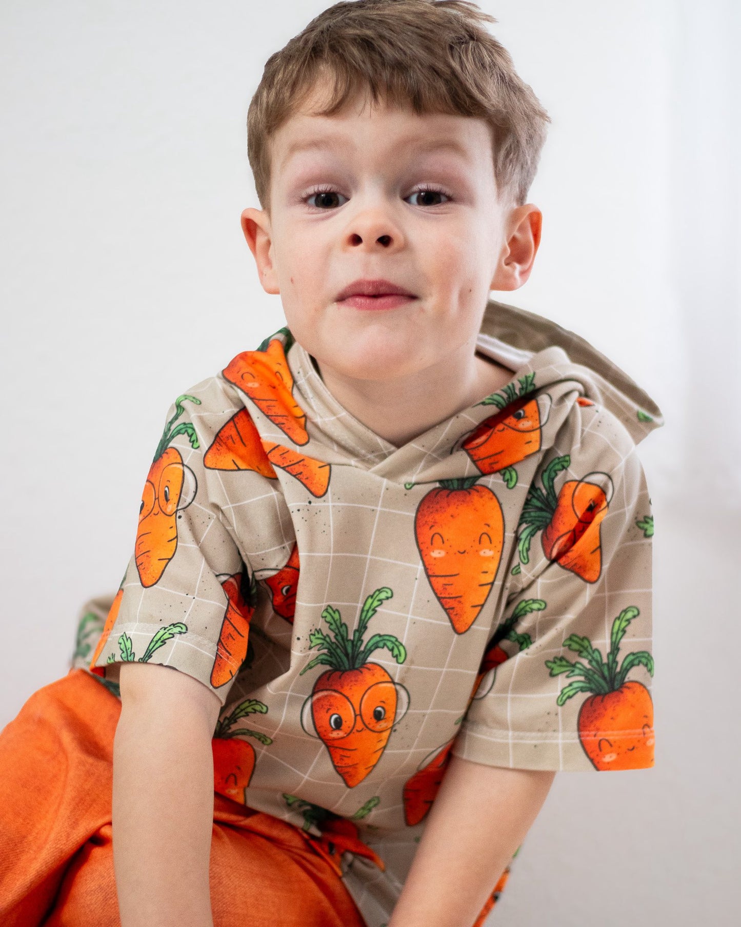 Möhrenspaß Beige – verspielter Kinderstoff | verschiedene Stoffarten