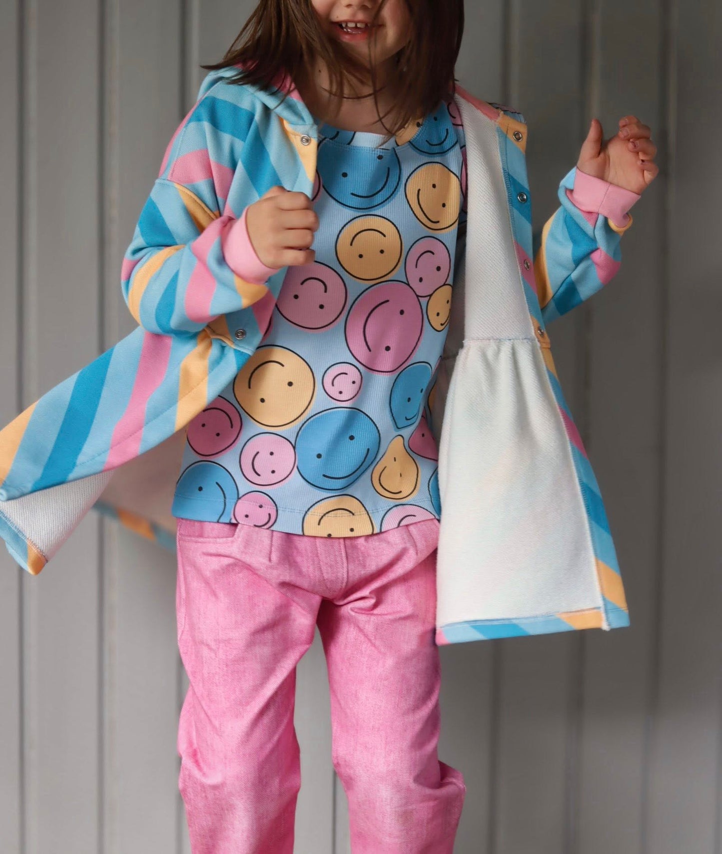 Smile Vibes Pink – moderner Smiley Stoff | auf verschiedenen Stoffarten