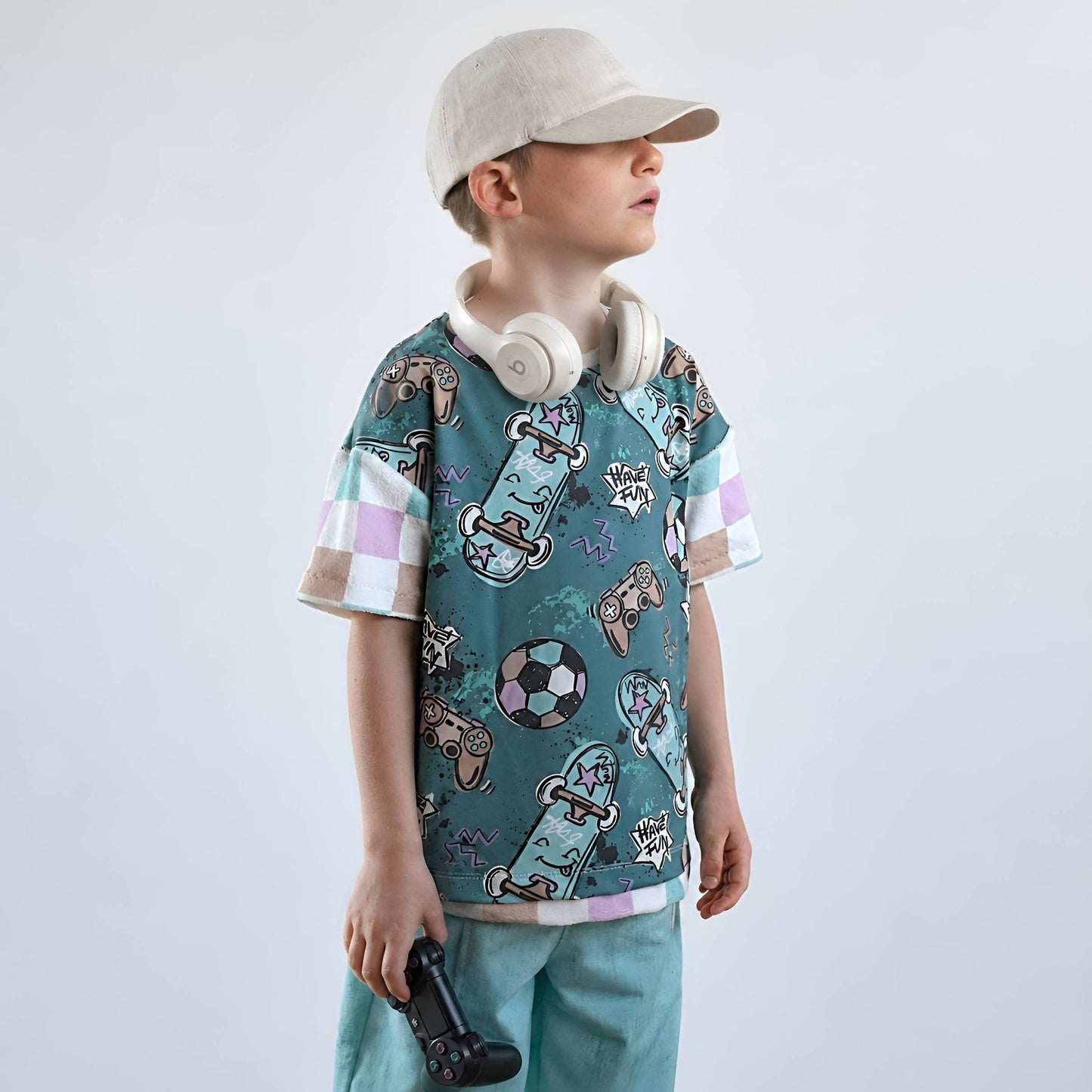 Fun Parts Petrol – cooler Kinderstoff mit Skateboard & Gaming | auf verschiedenen Stoffarten