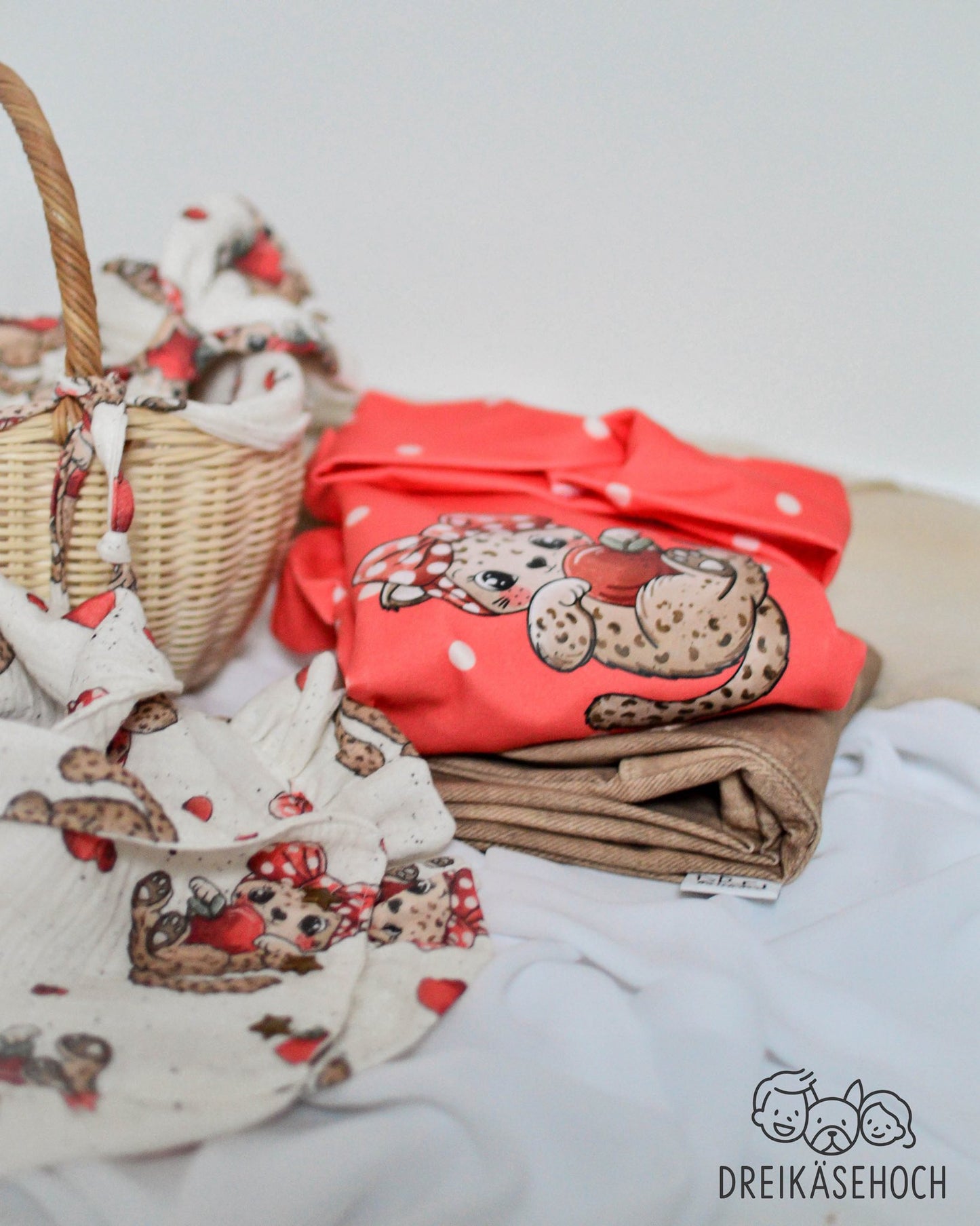Stoffpaket Leo Berry Love Rot – Kinderstoff mit Leoparden | verschiedene Stoffarten