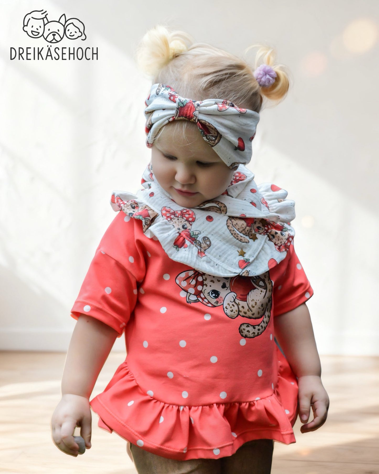 Leo Berry Love Rot – Kinderstoff mit Leoparden | verschiedene Stoffarten