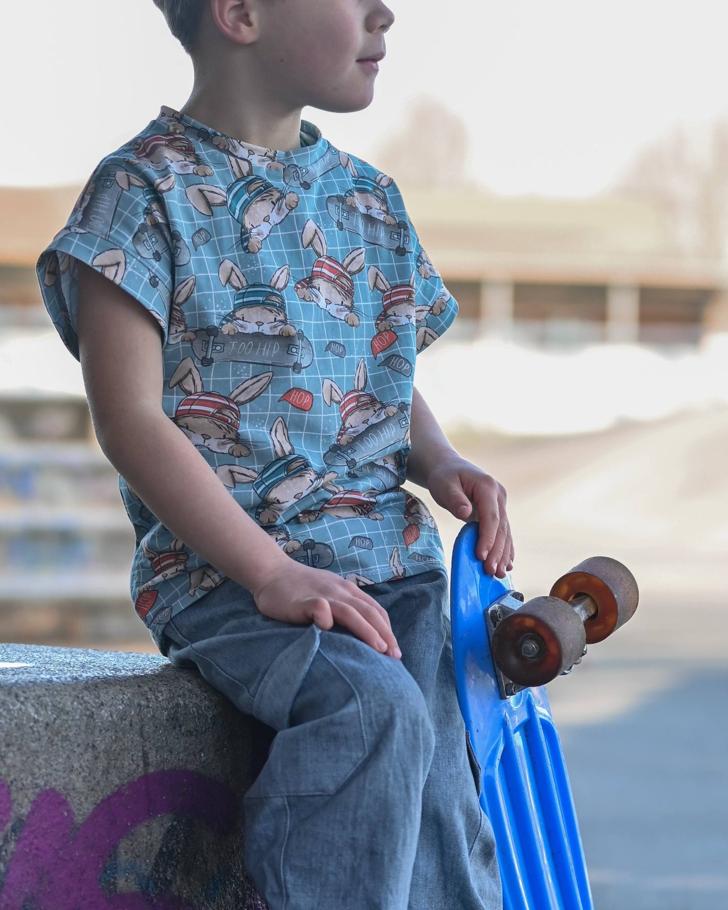 Skate Bunny Vibes Grid – Kinderstoff mit Hasen | verschiedene Stoffarten