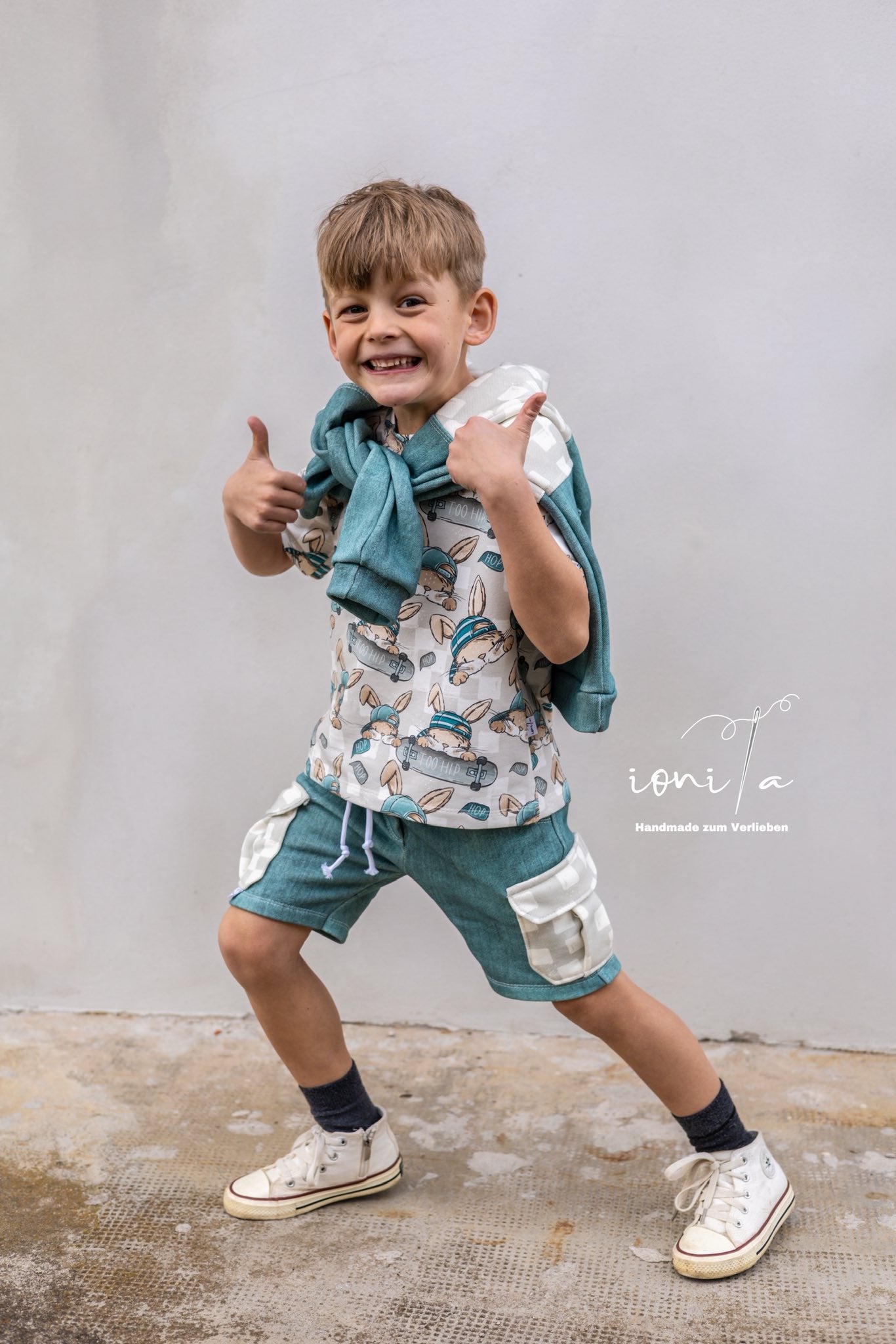 Skate Bunny Vibes Grau – Kinderstoff mit Hasen | verschiedene Stoffarten