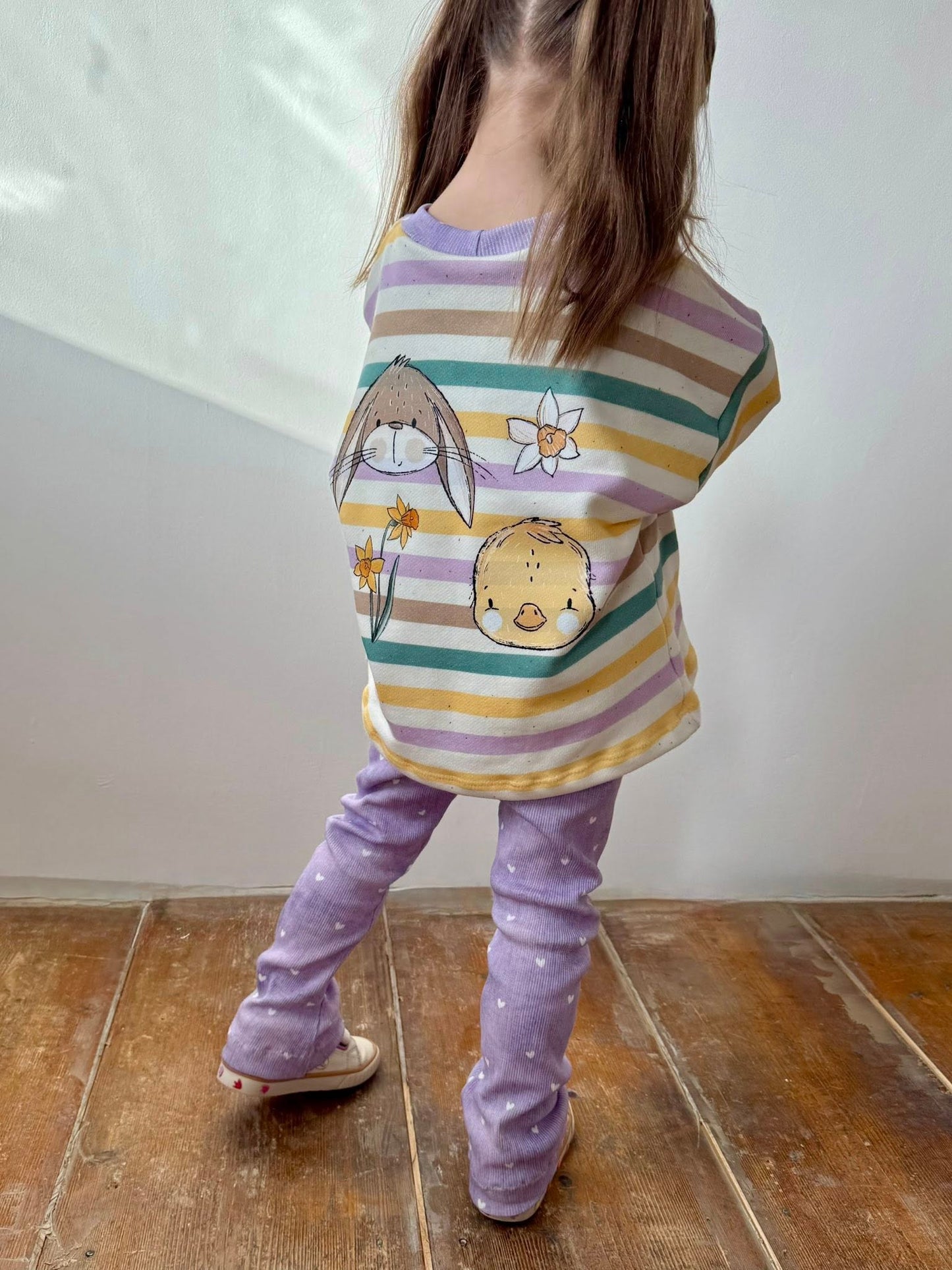 Frühlingszauber Grün – Kinderstoff mit Hasen & Blumen | verschiedene Stoffarten