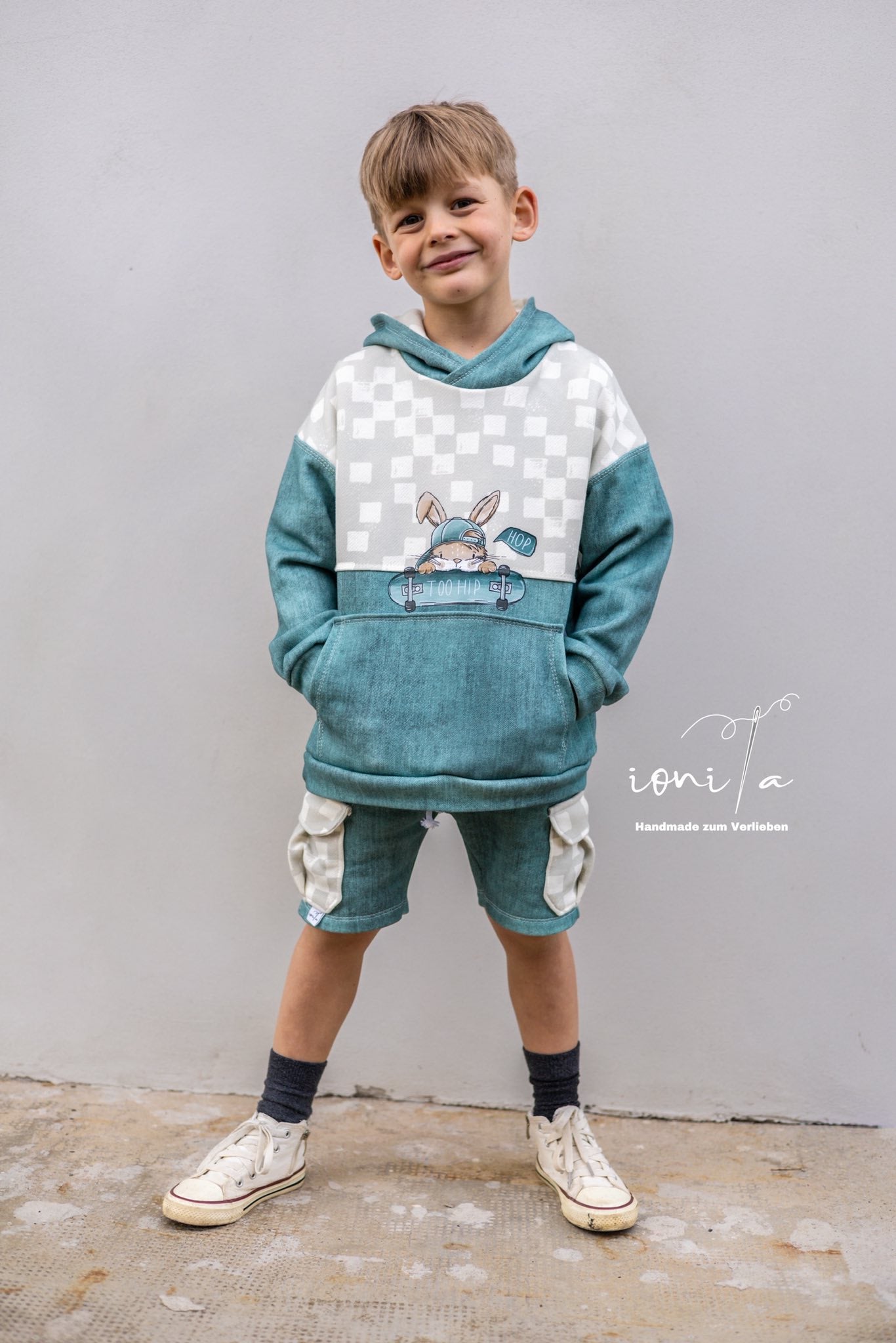 Skate Bunny Vibes Grau – Kinderstoff mit Hasen | verschiedene Stoffarten