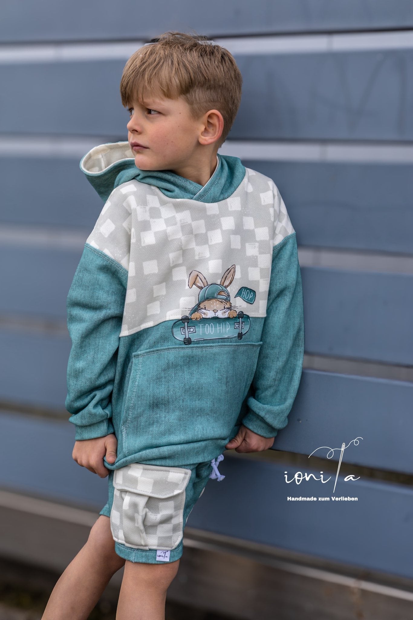 Skate Bunny Vibes Grau – Kinderstoff mit Hasen | verschiedene Stoffarten