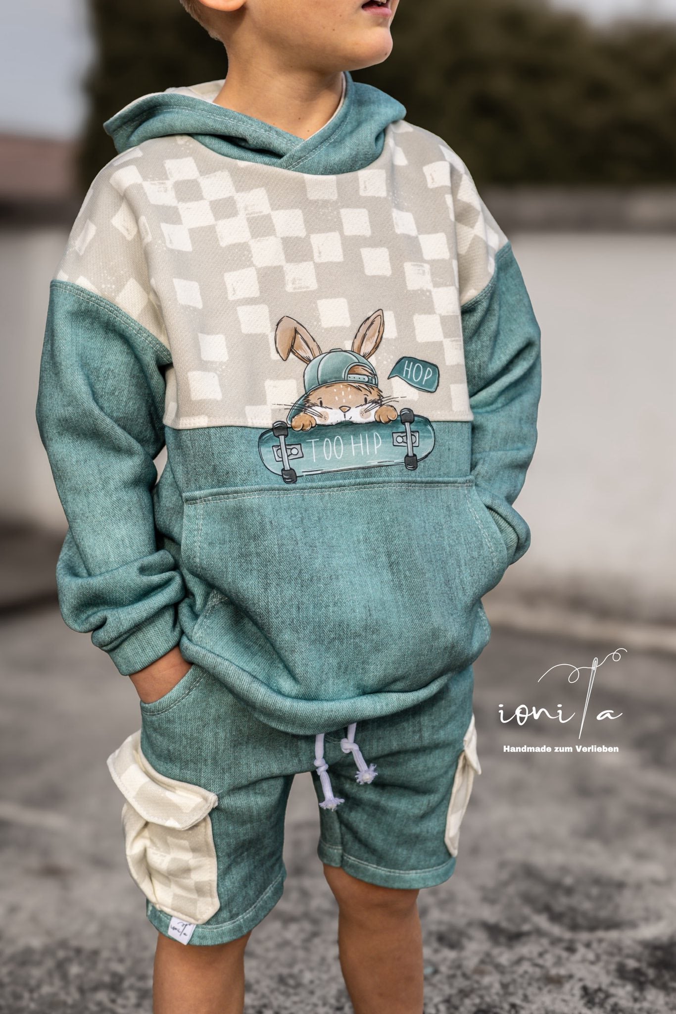 Skate Bunny Vibes Grau – Kinderstoff mit Hasen | verschiedene Stoffarten