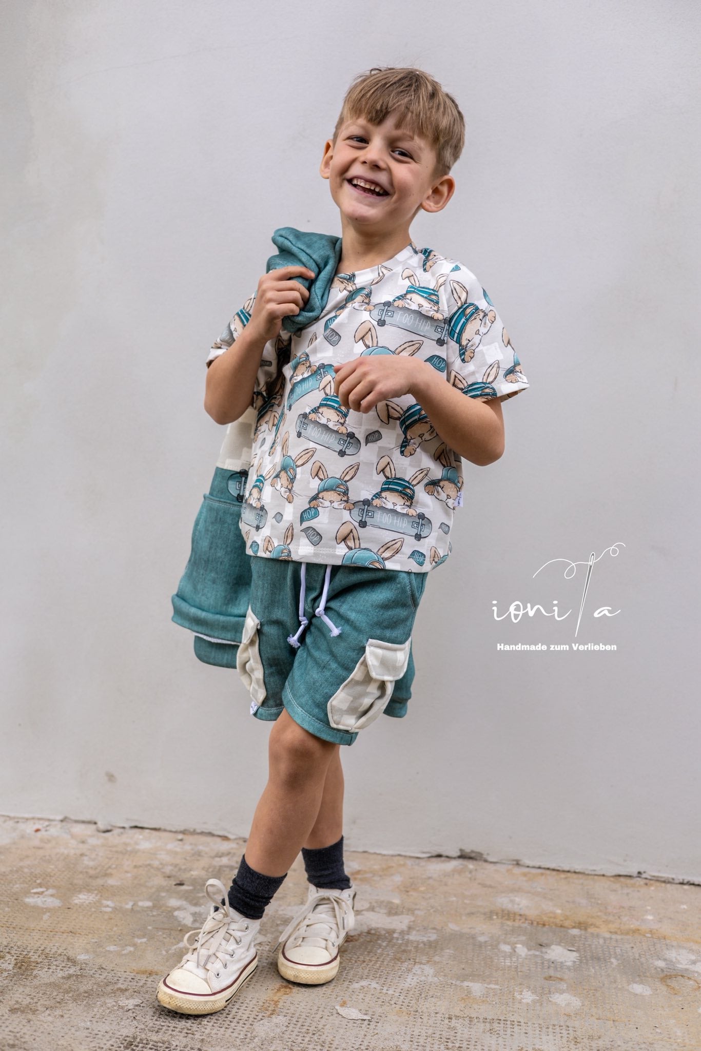 Skate Bunny Vibes Grau – Kinderstoff mit Hasen | verschiedene Stoffarten