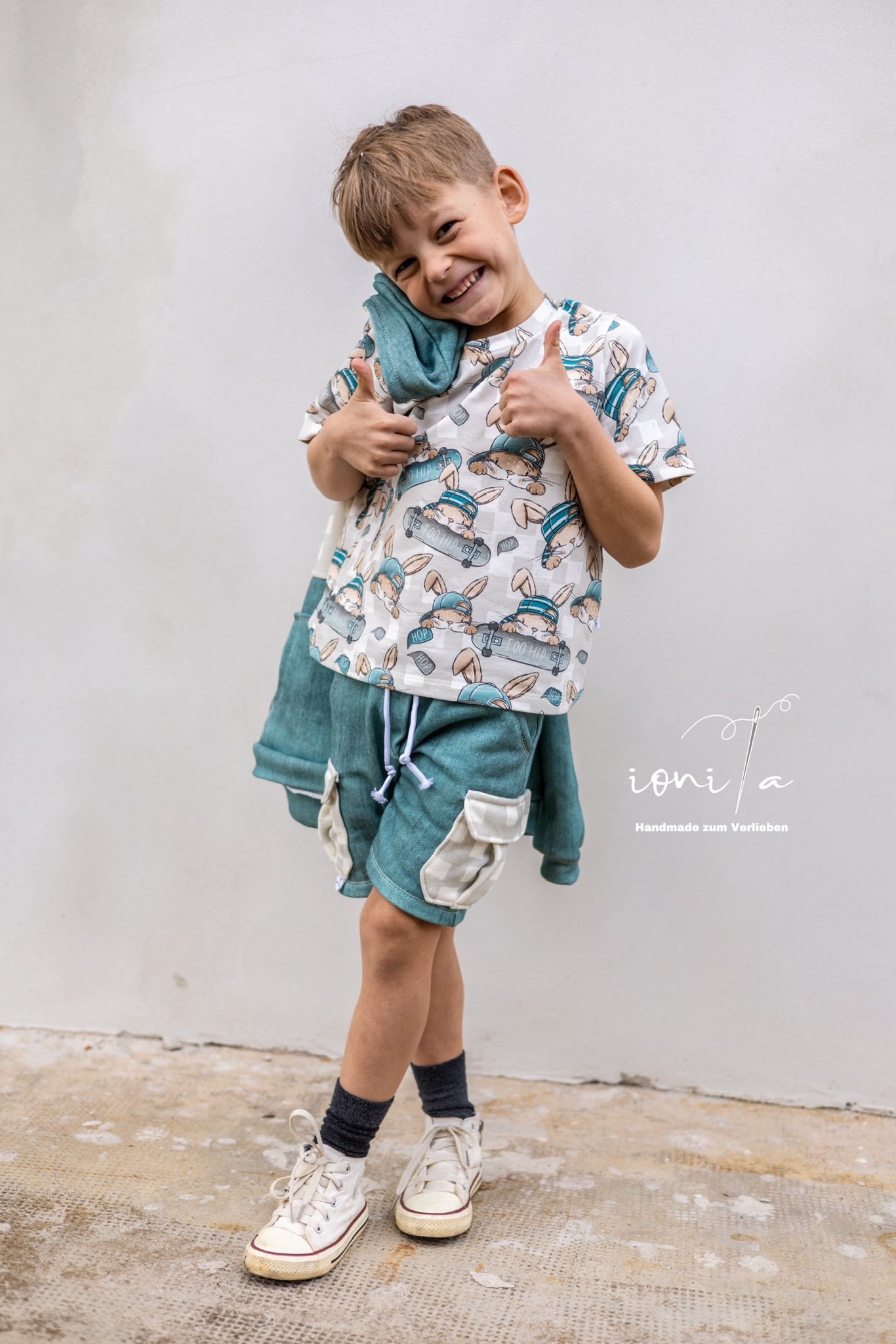 Skate Bunny Vibes Grau – Kinderstoff mit Hasen | verschiedene Stoffarten