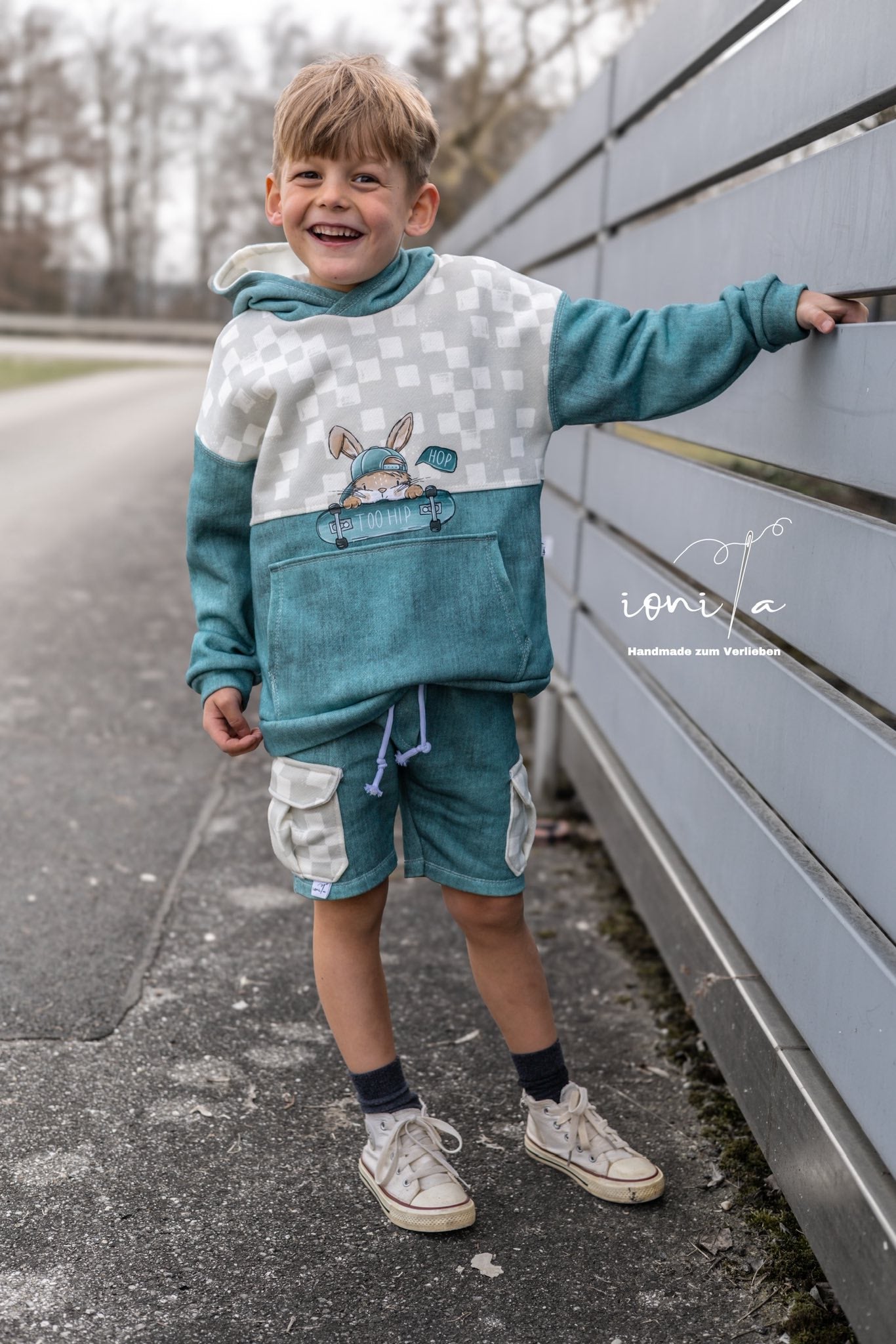Skate Bunny Vibes Grau – Kinderstoff mit Hasen | verschiedene Stoffarten