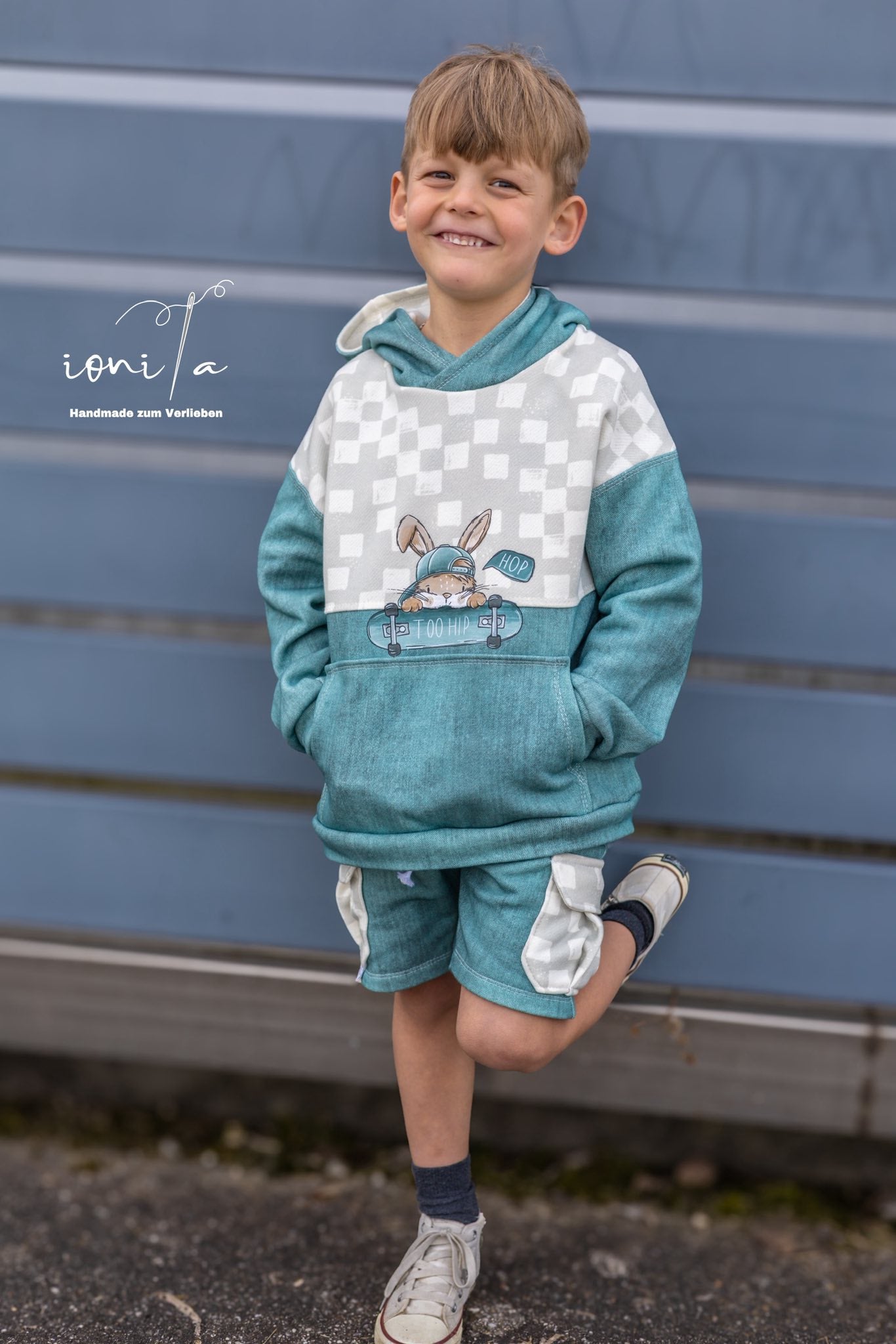 Skate Bunny Vibes Grau – Kinderstoff mit Hasen | verschiedene Stoffarten