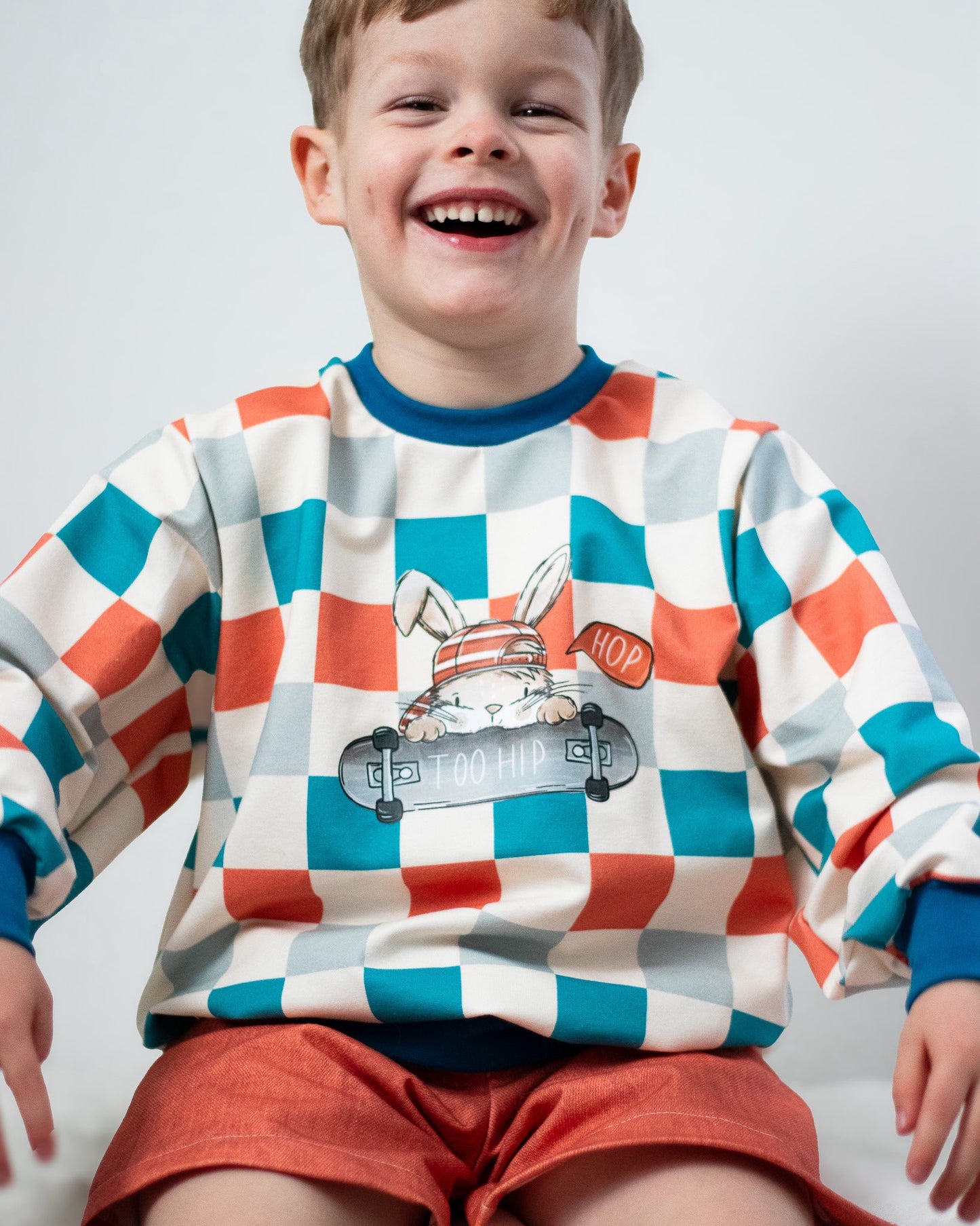 Skate Bunny Vibes Beige – Kinderstoff mit Hasen | verschiedene Stoffarten