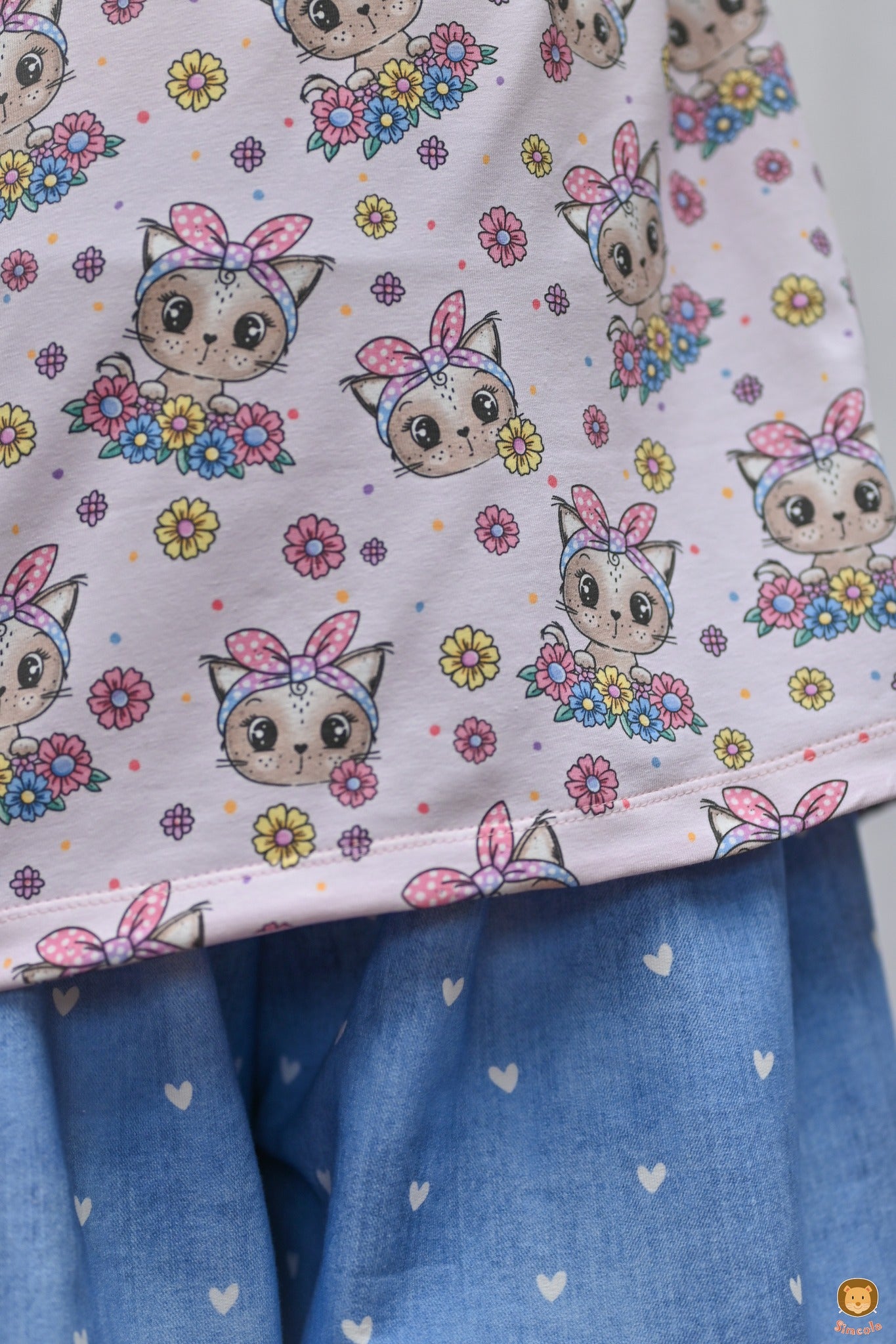 Kitty Flower Flieder – Katzen & Blumen Kinderstoff | verschiedene Stoffarten
