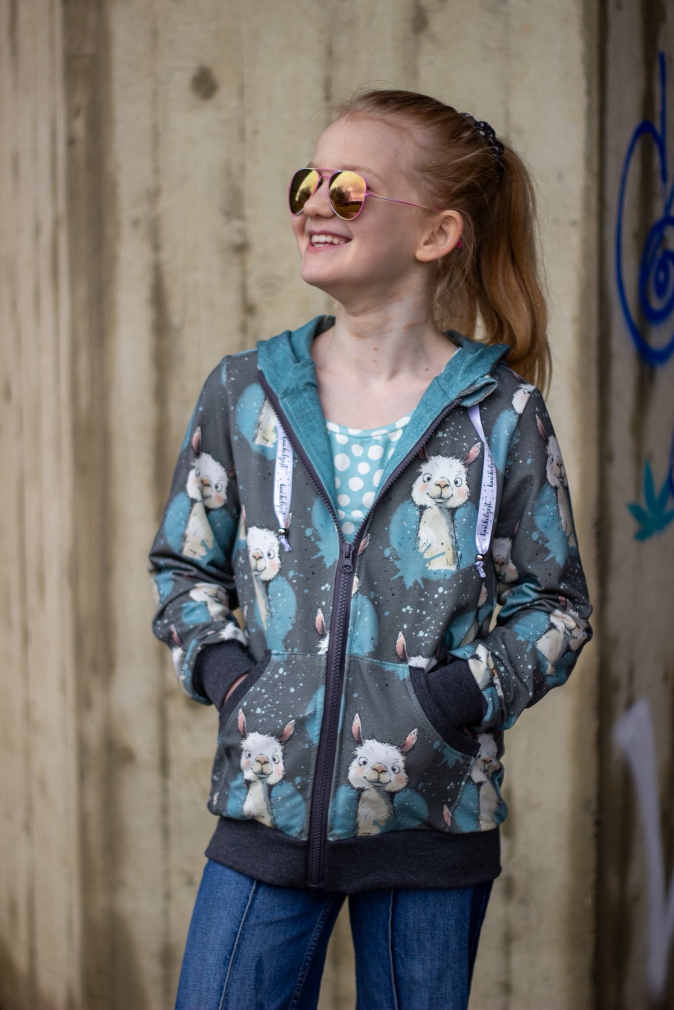 Lama Vibes Grau – modernes Lama-Design | verschiedene Stoffarten