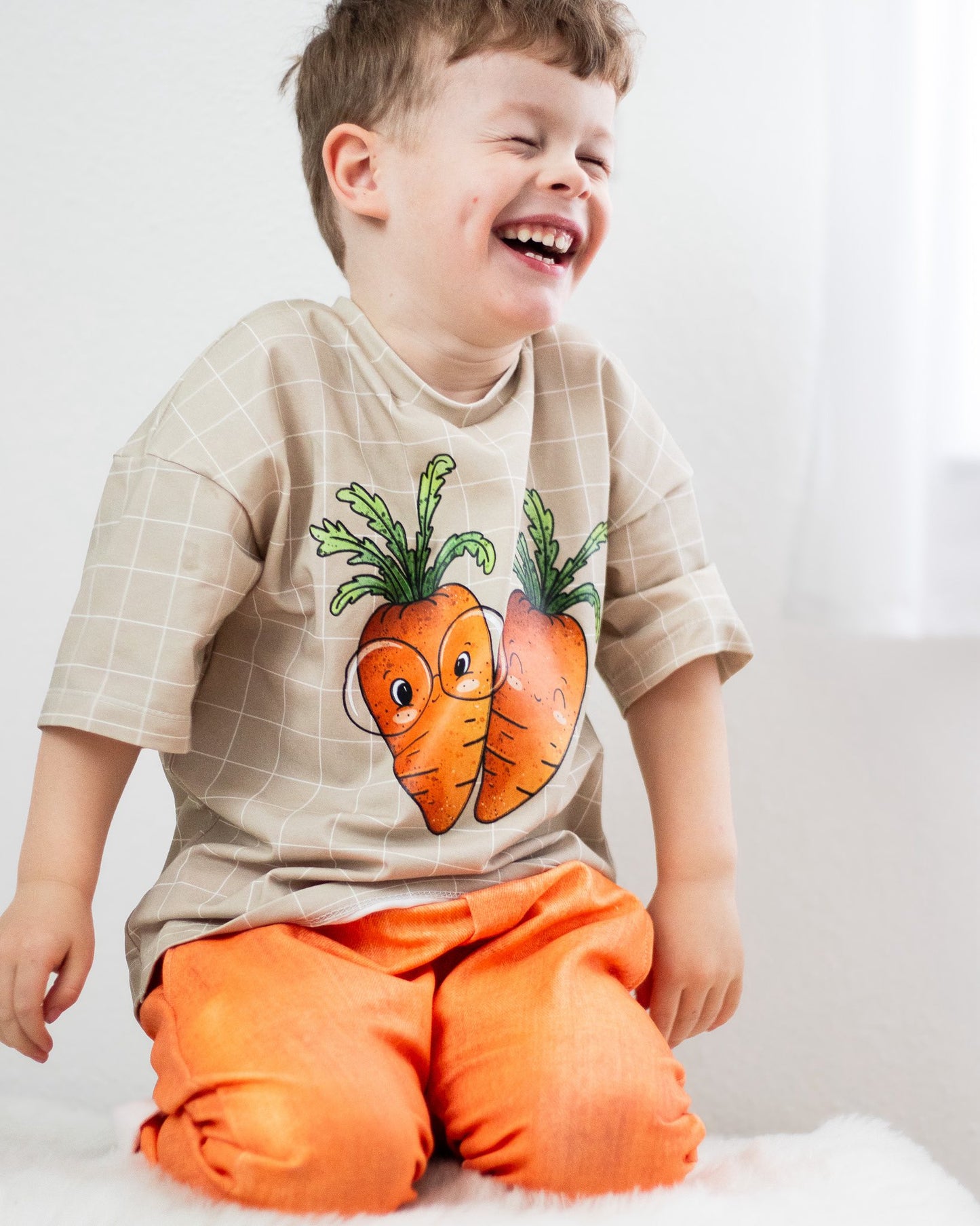 Möhrenspaß Beige – verspielter Kinderstoff | verschiedene Stoffarten