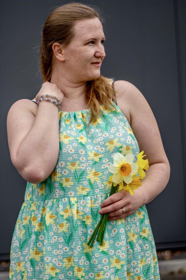 Darling Daffodils Mint – florales Design | auf verschiedenen Stoffarten