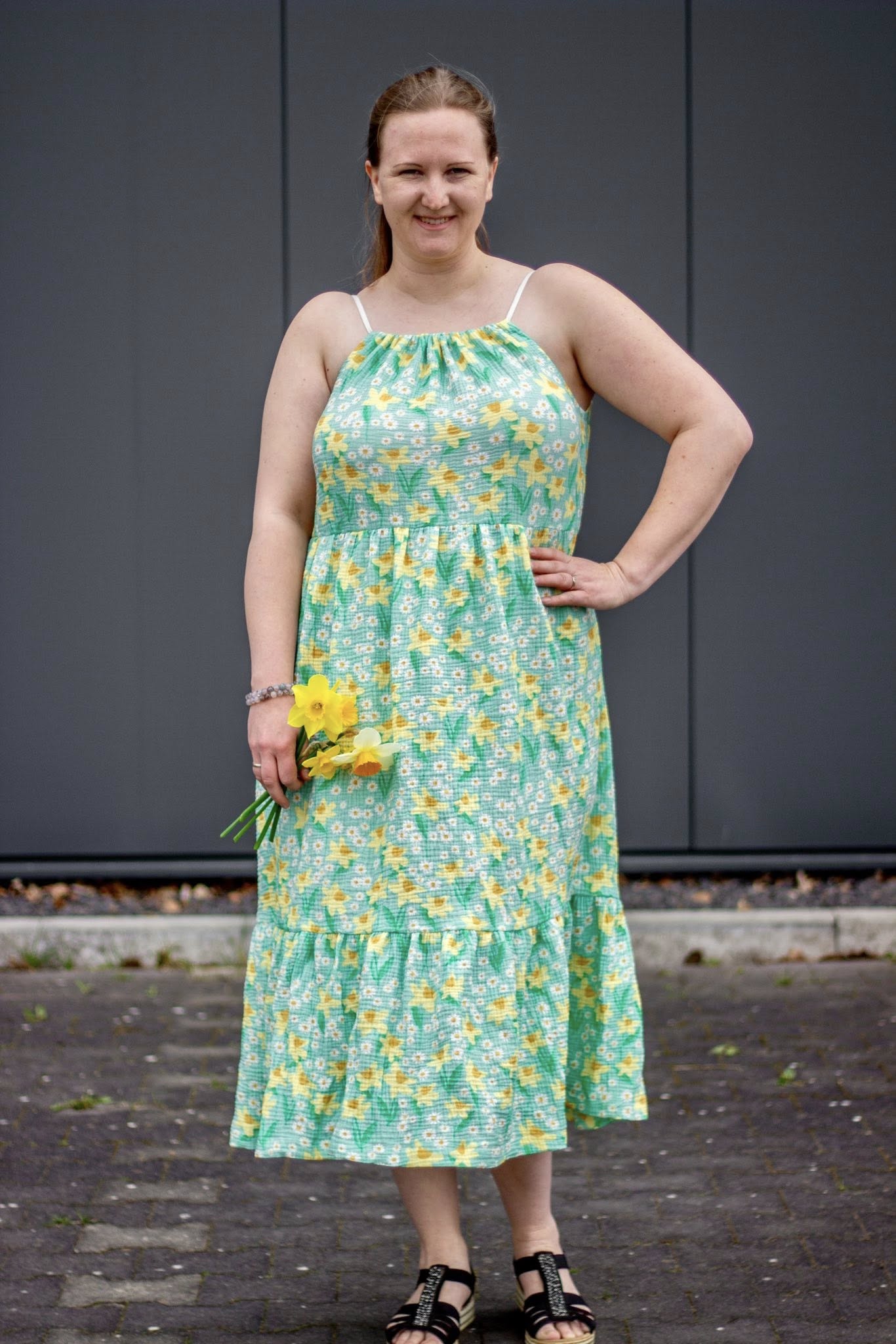 Darling Daffodils Mint – florales Design | auf verschiedenen Stoffarten