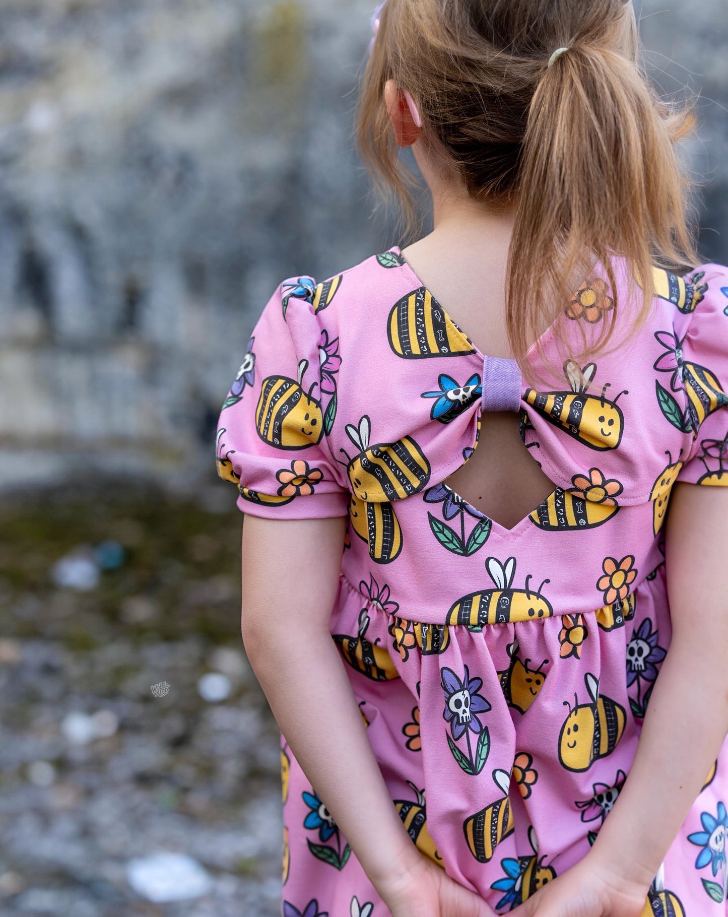 Bee Wild – Edgy Bienen Stoff | auf verschiedenen Stoffarten