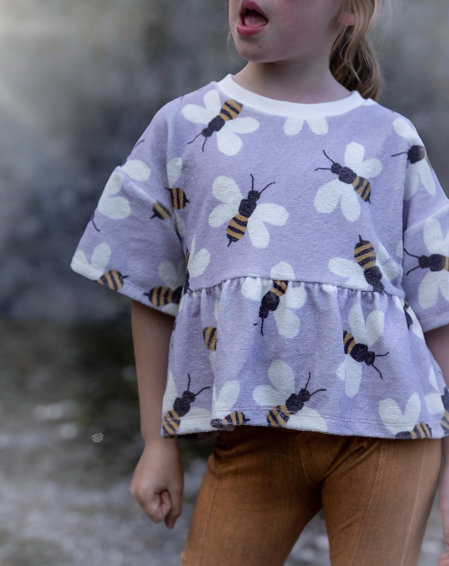 Bee in Bloom – Bienen Stoff | auf verschiedenen Stoffarten