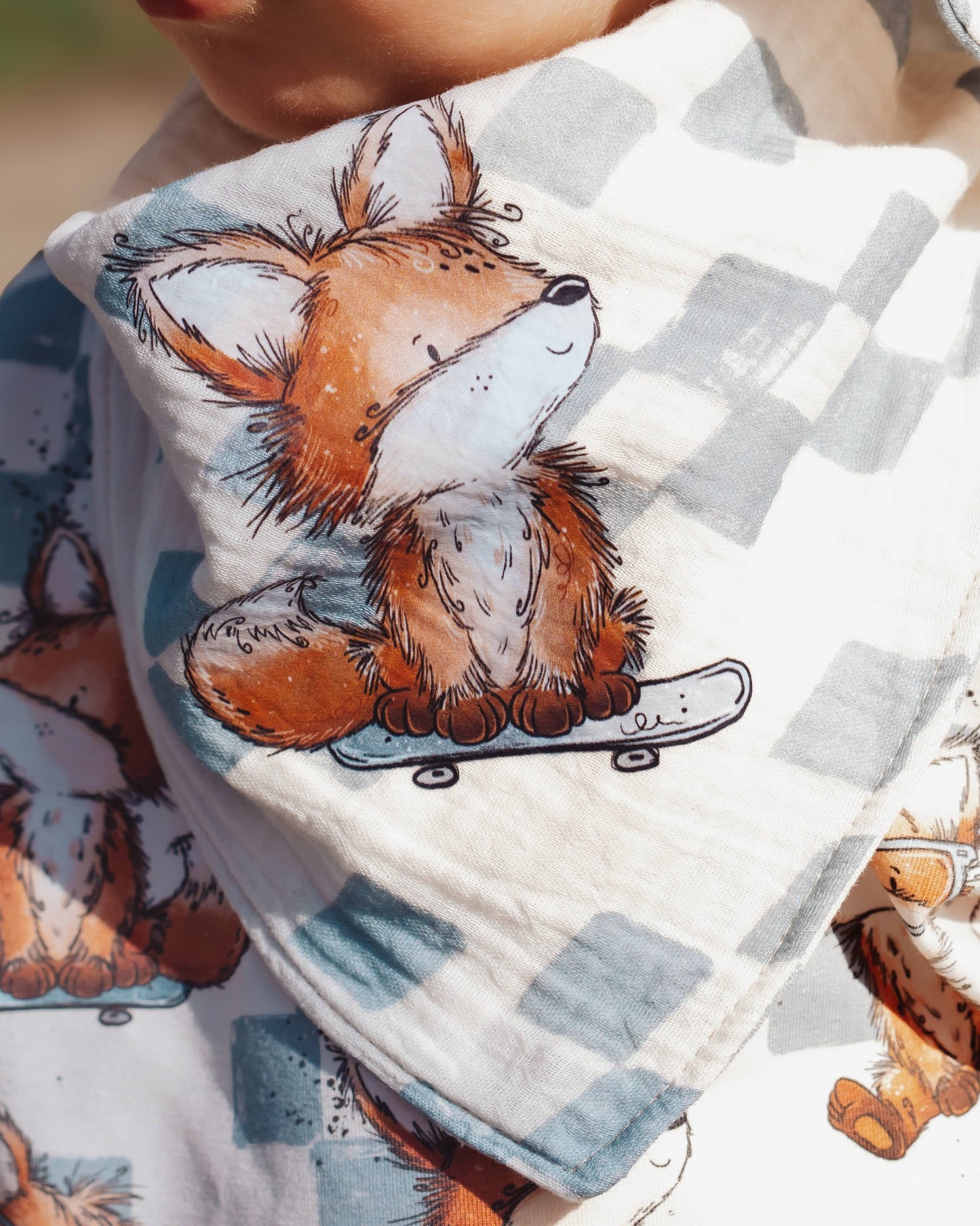 Bügelbild Fuchstag Creme 3 – Fuchs auf Skateboard
