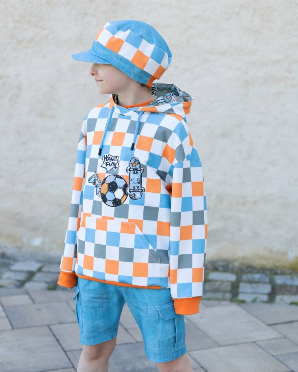 Fun Parts Hellgrau – cooler Kinderstoff mit Skateboard & Gaming | auf verschiedenen Stoffarten
