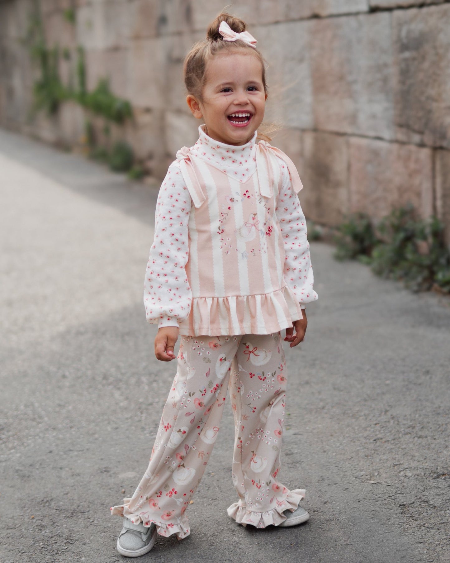 Swan Garden Dreams Vintage – romantischer Schwan Stoff | auf verschiedenen Stoffarten