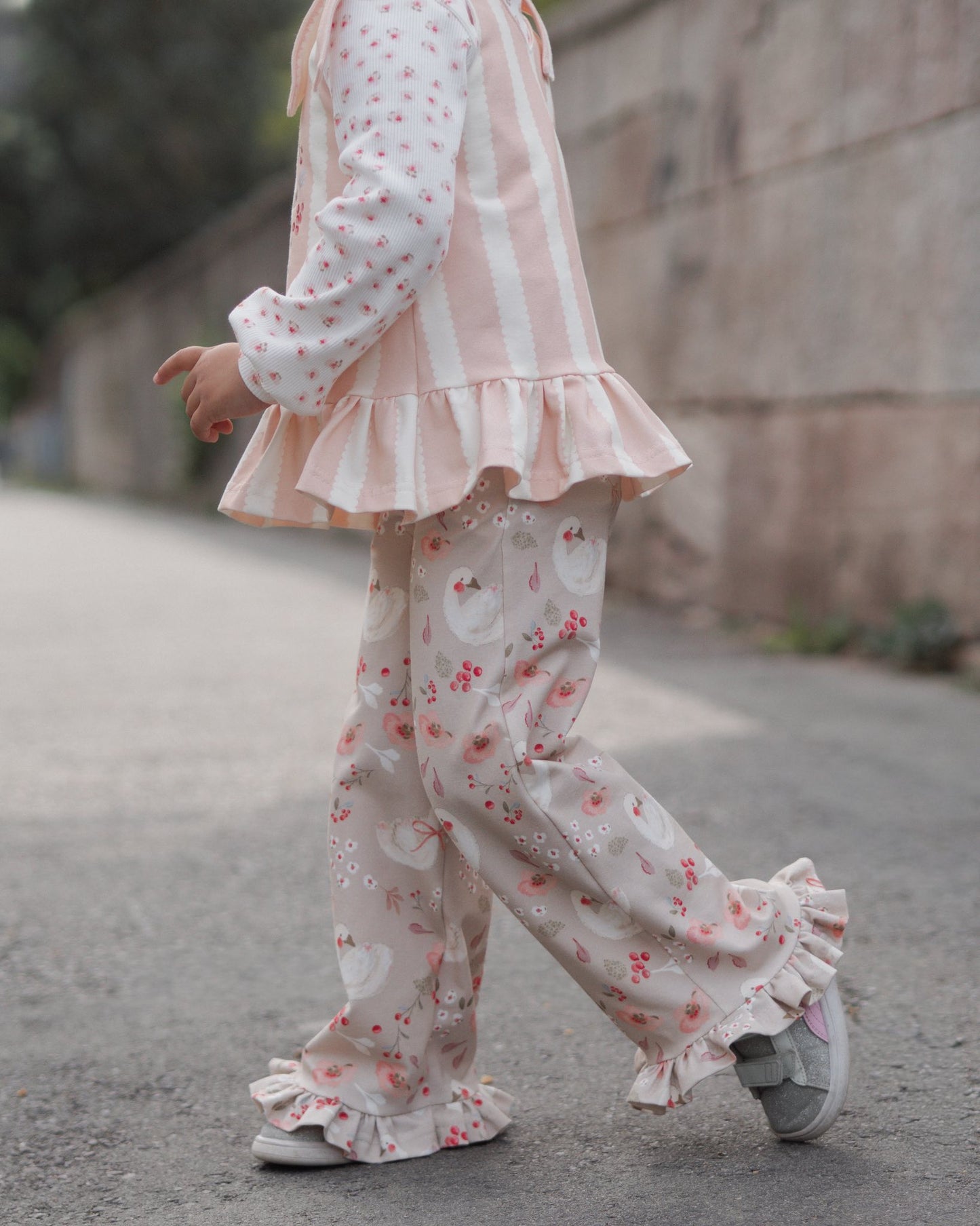 Swan Garden Dreams Vintage – romantischer Schwan Stoff | auf verschiedenen Stoffarten