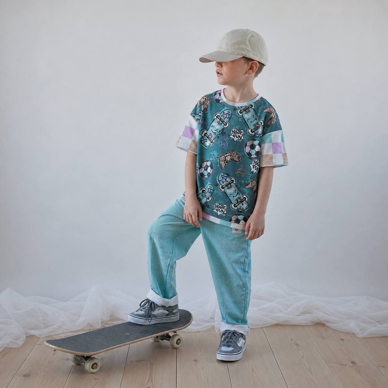 Fun Parts Petrol – cooler Kinderstoff mit Skateboard & Gaming | auf verschiedenen Stoffarten